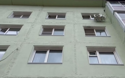 В Якутске из окна квартиры на четвертом этаже выпал двухлетний ребенок