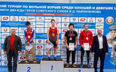 Вольная борьба: Якутяне завоевали медали на турнирах в Смоленске и Улан-Удэ