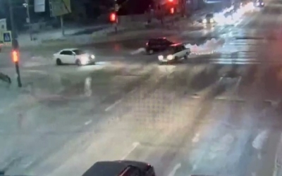 В Якутске водитель устроил ДТП на перекрестке
