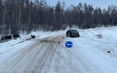 В Якутии в результате столкновения серьезно пострадали женщина-водитель и ее пассажирка