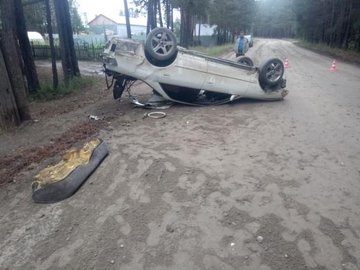 
            В Якутии автомобиль с пятью людьми врезался в дерево: водитель погиб на месте, пассажиры не пострадали        