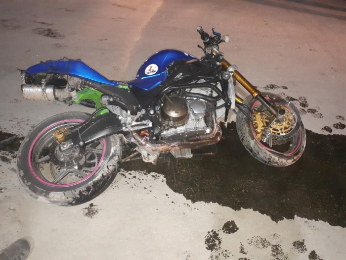 
            В Якутске мотоциклист попал в страшную аварию, его пассажир находится в реанимации        
