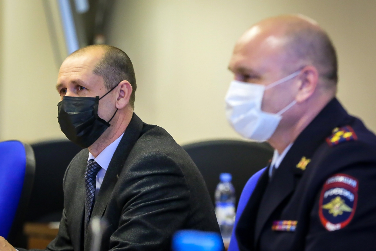 
            В Якутии обсуждены меры по обеспечению общественной безопасности в период пандемии коронавируса        
