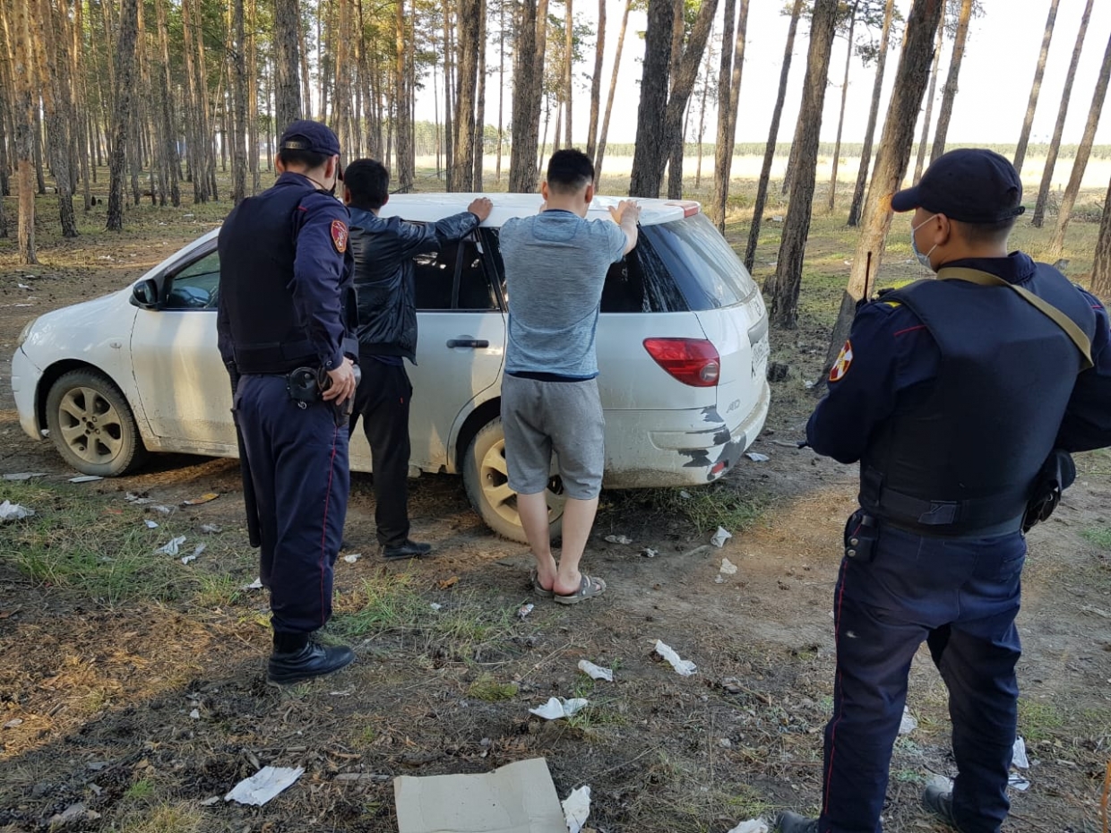 
            В лесу под Якутском задержаны двое мужчин, подозреваемые в употреблении наркотиков        