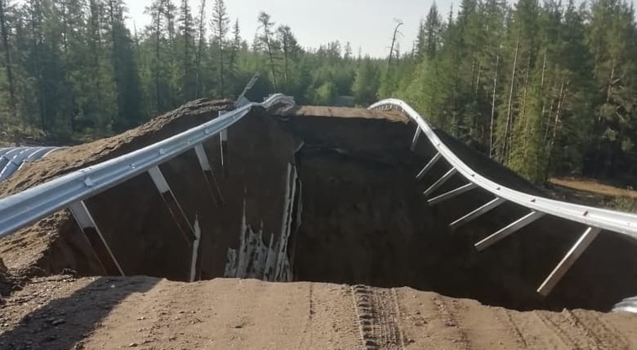 
            По факту обрушения моста в Якутии назначена проверка        