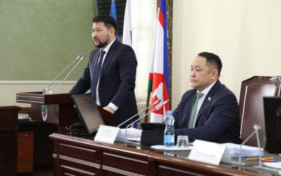 Гордума: Депутаты заслушали отчет мэра Якутска Евгения Григорьева