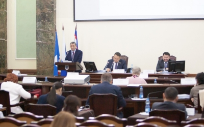 Исполнение бюджета, утверждение членов Общественной палаты, присвоение имени главы ДНР улице Якутска