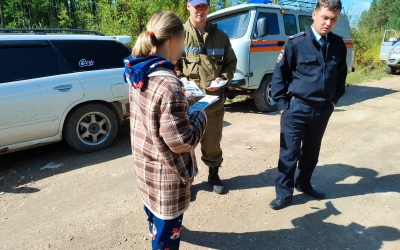 В Алданском районе спасатели нашли заблудившуюся в лесу девушку