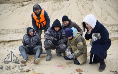 Зуб мамонта и фрагмент черепа ископаемого бизона обнаружили участники школьной экспедиции «Эллэйаада» на Тукулунах