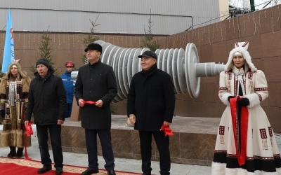 На Якутской ТЭЦ установили памятник к юбилею станции