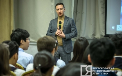 Павел Маринычев встретился со старшеклассниками политехнических школ Якутии