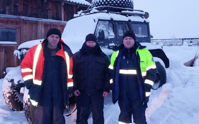 В Якутии двое предпринимателей, торгующие шубами, едва не погибли на безлюдной трассе в 50-градусный мороз