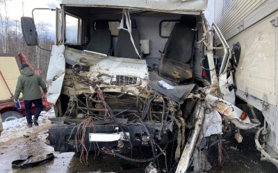 В Якутии водитель "КамАЗа" получил множественные травмы