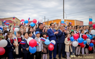 Алексей Еремеев принял участие в установке первой сваи нового здания школы №2 в Намском улусе