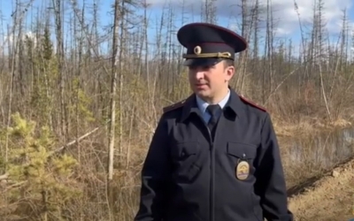 В Якутии полицейский спас осиротевшего новорождённого лосёнка