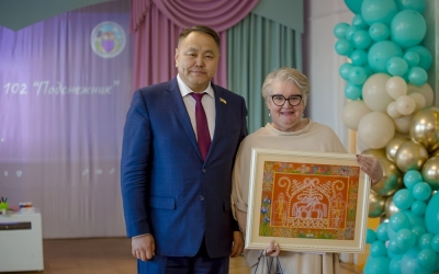 Альберт Семенов поздравил коллектив детского сада «Подснежник» с 35-летием
