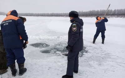 Спасателями найден снегоход провалившихся под лед на реке Колыме