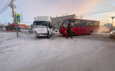 В Якутске в массовом ДТП пострадали четыре человека