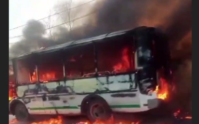В Якутске полностью сгорел автобус