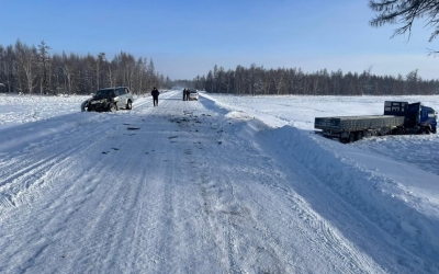 В Якутии внедорожник столкнулся с большегрузом: Пострадали две женщины и юноша