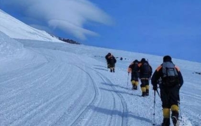 Сигнал SOS: Альпинисту из Якутска требуется помощь при спуске с Эльбруса