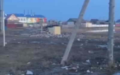 "Страшная картина": Жители села Борогонцы жалуются, что мусор не вывозят и он разбросан по земле