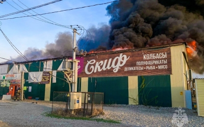 Крупный пожар на ГРЭСе: Сгорели оптовые магазины и склады