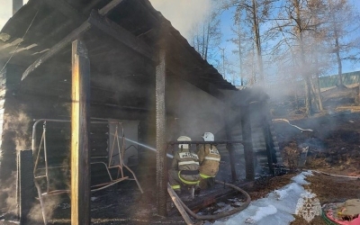 Трагедия: В Якутии на пожаре погибли пенсионерка и трехлетний ребенок