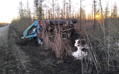 В Якутии в ДТП погиб водитель КамАЗа, пострадал его 6-летний сын