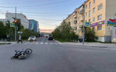 В Якутске 16-летний мотоциклист с 15-летней пассажиркой попали в ДТП
