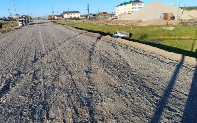 В Якутии из-за лопнувшего колеса опрокинулась иномарка: Пострадали трое