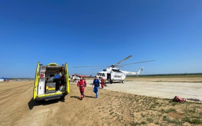 Поиски трех пассажиров и пилота пропавшего в Якутии вертолета "Робинсон" вновь приостановлены