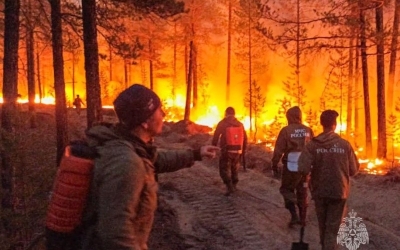 В МЧС Якутии опровергли информацию о переходе огня в село Кенг-Кюель Абыйского улуса