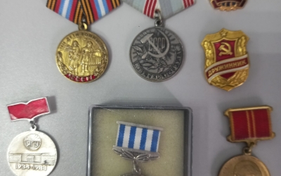 Жительница Якутии пыталась незаконно продать государственные награды своего отца