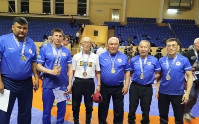 Греко-римская борьба: Трое якутских ветеранов стали чемпионами России
