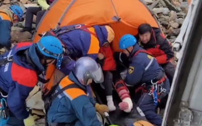 Пострадавших на горе Победа туристок доставили в Якутск