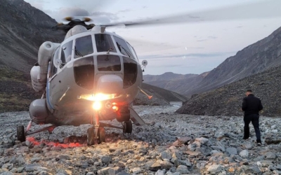 В Якутии продолжаются спасательные работы по эвакуации двух пострадавших на горе туристок