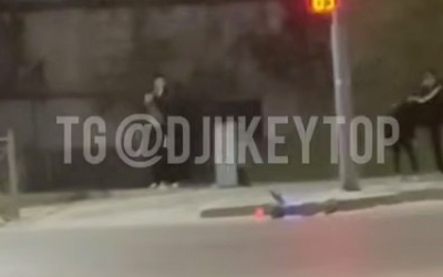 "Ужас, девушку бьет": Видео уличной драки в Якутске возмутило людей