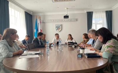 Якутия – первый регион России, внедряющий комплексную систему школьной медицины: на заседании в гордуме обсудили готовность к запуску проекта