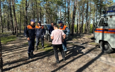 Спасатели нашли заблудившуюся в лесу рядом с Маганским трактом женщину