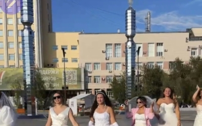 В Якутске прошел "Парад невест": Необычное и яркое событие