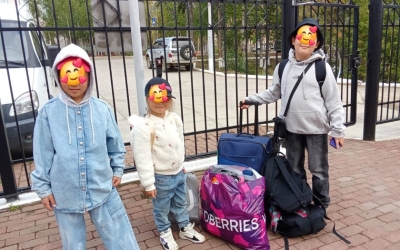 Дети пока вернулись в семью: У многодетной матери пытаются забрать троих детей