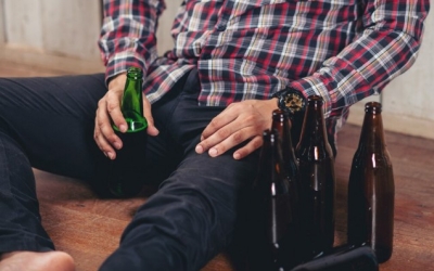 Алкоголь не снимает стресс, а ведет к поражению внутренних органов и деградации личности