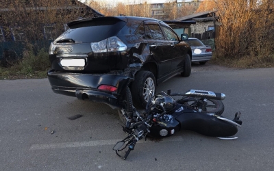 13-летний мотоциклист попал под колеса иномарки. Подросток госпитализирован