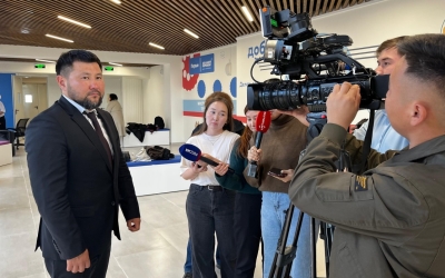 Платные парковки, проблема "наливаек", вопрос с бродячими собаками — о чем говорили на пресс-конференции с мэром Якутска