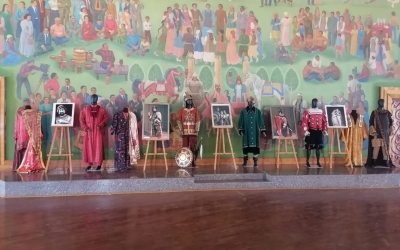 Рисунки, театральные костюмы и деревянные маски великого баса