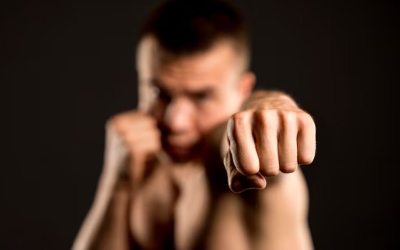 Житель Якутии заступился за мужчину с гипсом, которого побили у бара, и оказался на скамье подсудимых