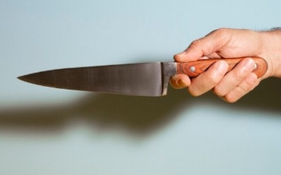 В Якутии рецидивист ранил ножом мужчину, похитил его и угнал автомобиль