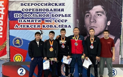 Вольная борьба: Якутские борцы завоевали девять медалей на турнире в Благовещенске
