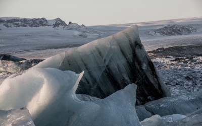Трагедия на реке Оленек: Снегоход провалился под лед, погибли двое человек
